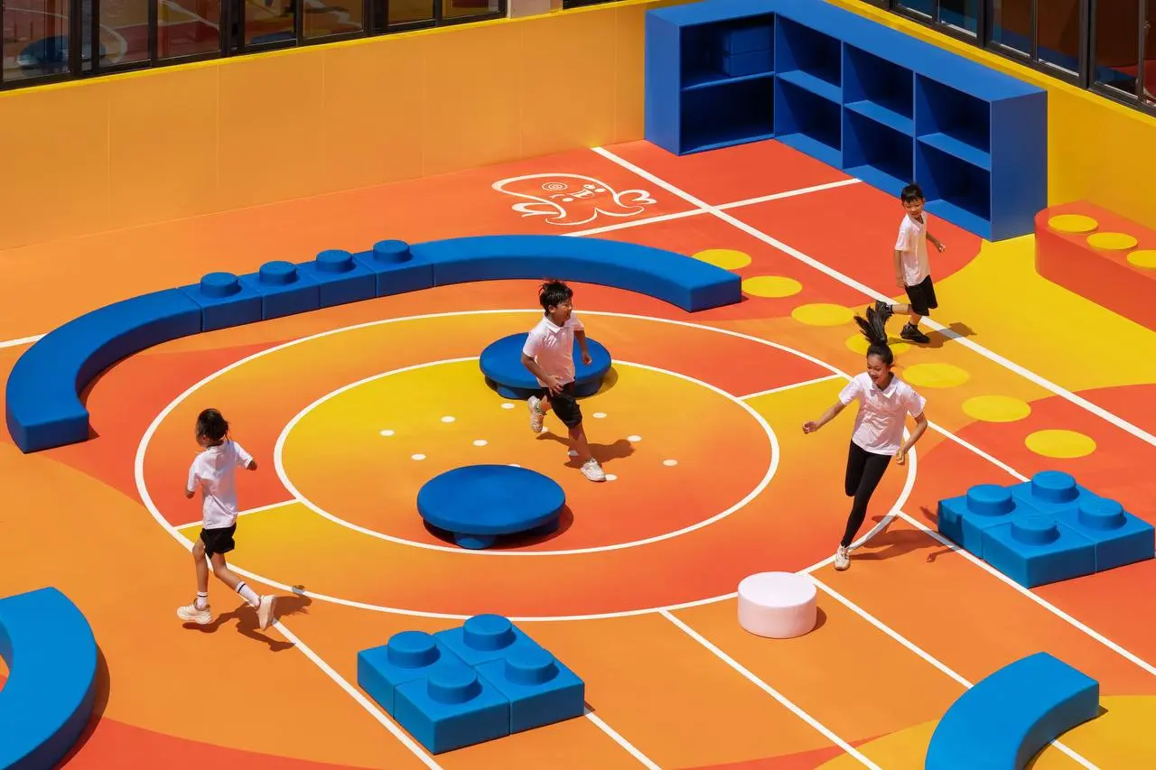 LEGO и Nike переделали внутренний двор шанхайской школы в модульную игровую площадку | Сетка — социальная сеть от hh.ru