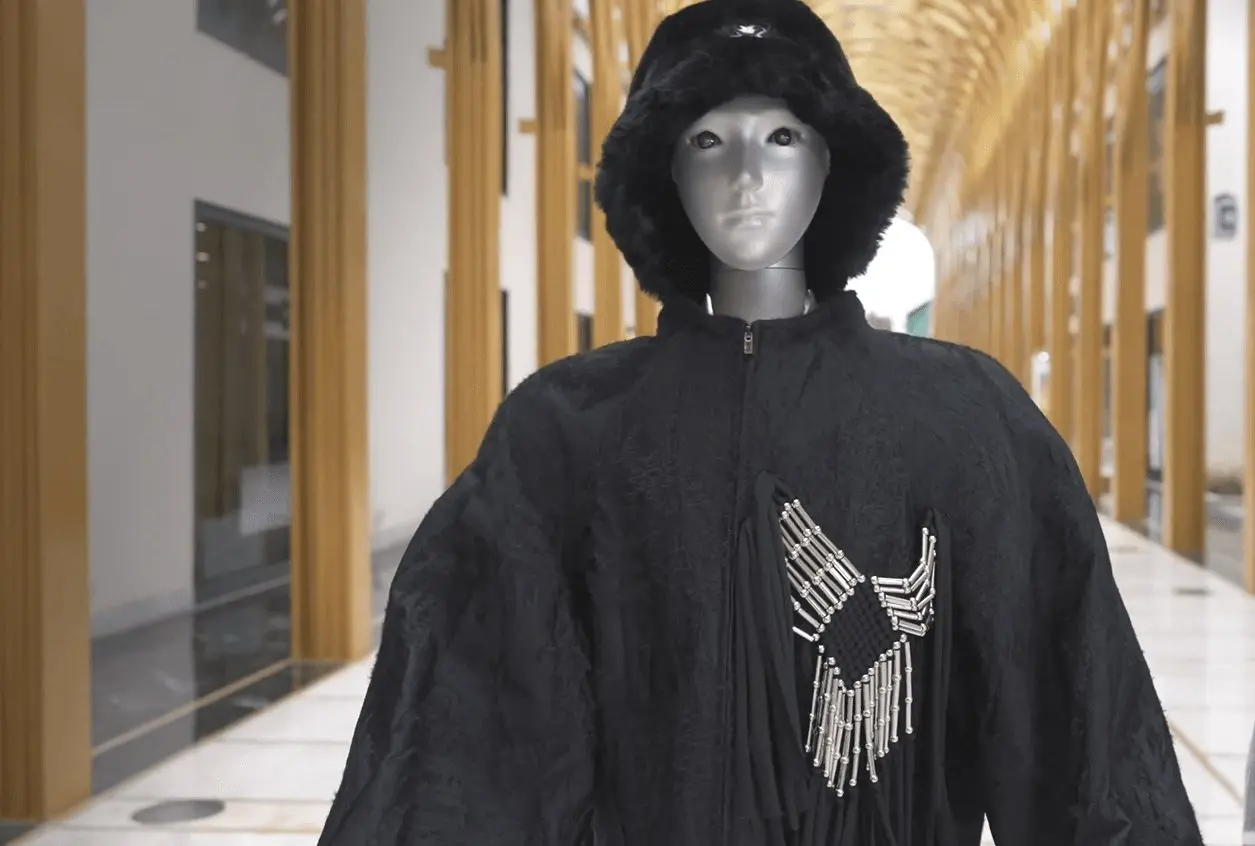 🤖 Unitree представила humanoid-робота H2
Китайская компания Unitree анонсировала нового человекоподобного робота H2.
Робот отличается плавностью движений, балансировкой и способностью танцевать | Сетка — социальная сеть от hh.ru