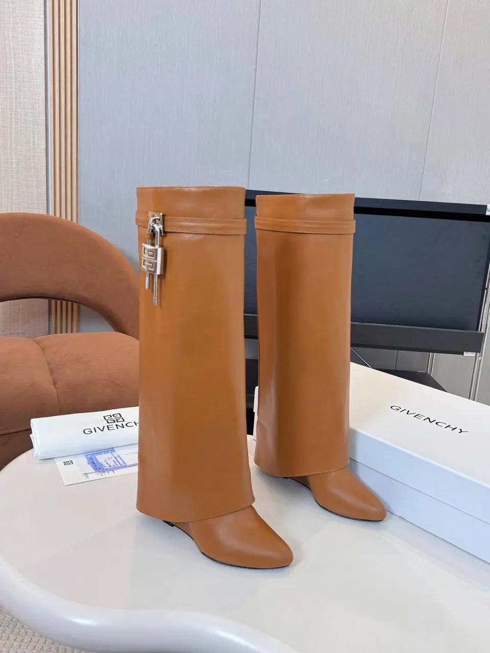 ✔️Премиум
✔️В наличии 36-41 размеры
✔️Цена 28.000₽
✔️Доставка-примерка по Москве
✔️ +7 (968) 431-64-42
✔️Отправка в регионы ✈️ в этот же день | Сетка — социальная сеть от hh.ru