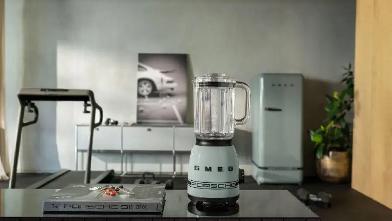 Porsche x SMEG
Два бренда представили стильную коллекцию бытовой техники в честь легендарной победы 917 KH в гонке «24 часа Ле-Мана» в 1970 году | Сетка — социальная сеть от hh.ru