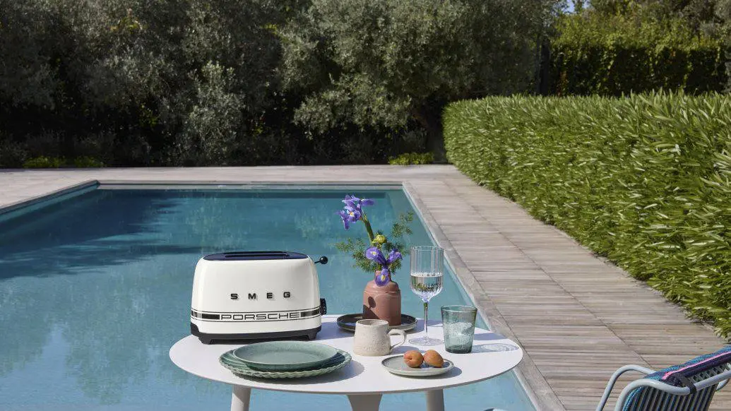 Porsche x SMEG
Два бренда представили стильную коллекцию бытовой техники в честь легендарной победы 917 KH в гонке «24 часа Ле-Мана» в 1970 году | Сетка — социальная сеть от hh.ru