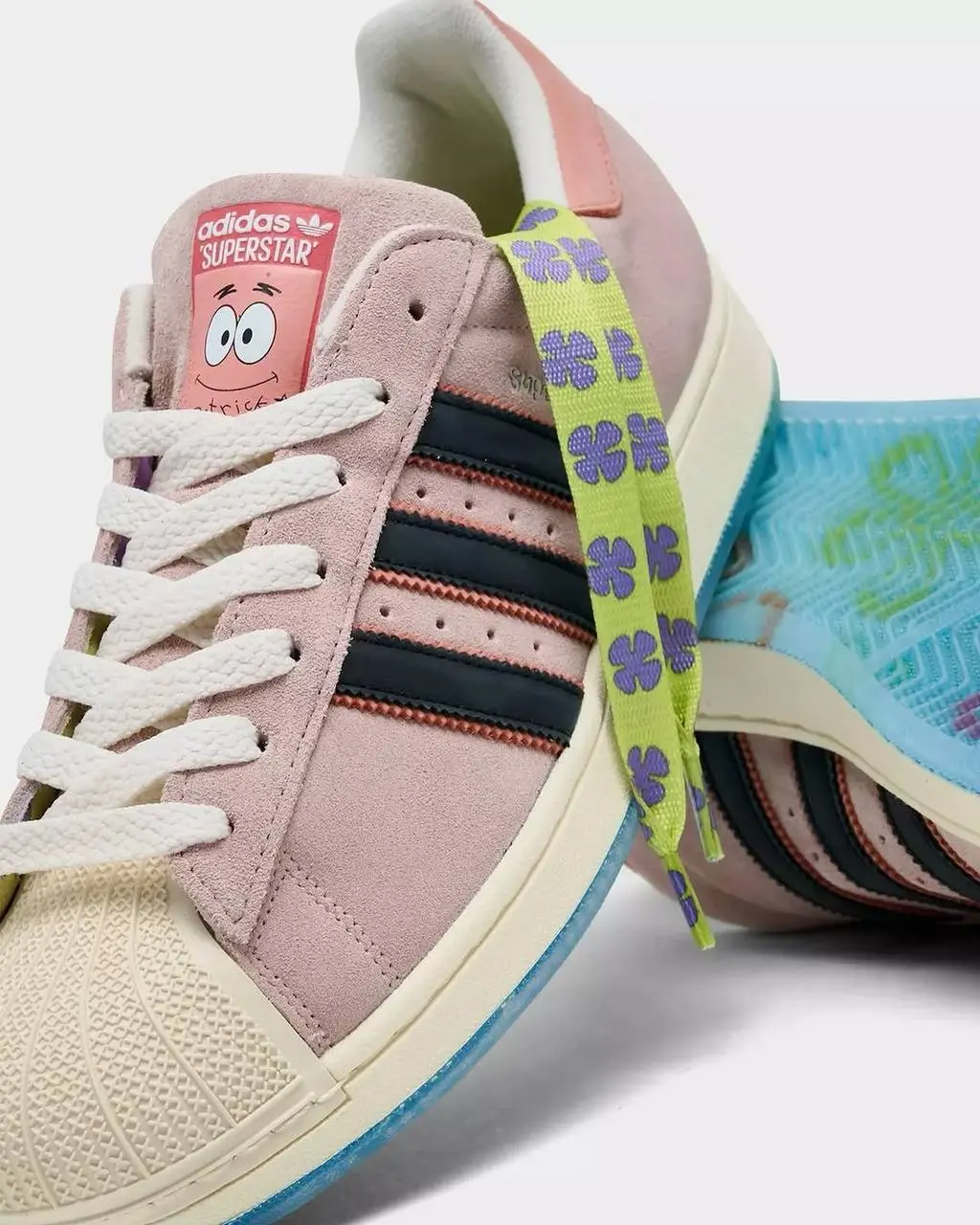 Adidas планирует дропнуть ботинки СПАНЧ БОБА. Это не шутка, бренд вдохновился мультом, взял модель Stan Smith Freizeit за основу и состряпал мультяшную обувь Губки Боба | Сетка — социальная сеть от hh.ru