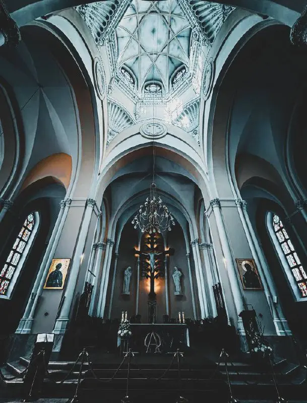 ⛪️ Красивый Собор в стиле готики
Действующий католический собор на Малой Грузинской - произведение готической архитектуры
❗️Интересный факт: Собор действует не только как храм, но и как культурная пло... | Сетка — социальная сеть от hh.ru