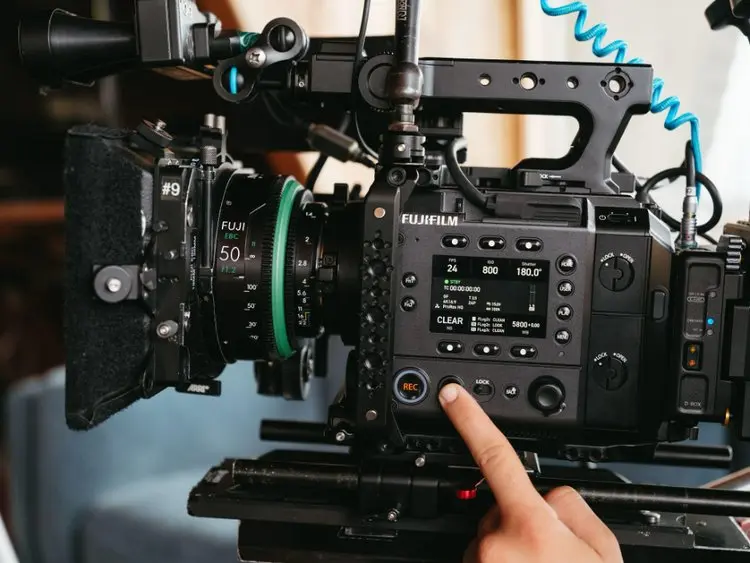 🎥 Frame.io Camera to Cloud ускоряет монтаж
Adobe представила расширение Frame.io Camera to Cloud для Fujifilm и других брендов | Сетка — социальная сеть от hh.ru