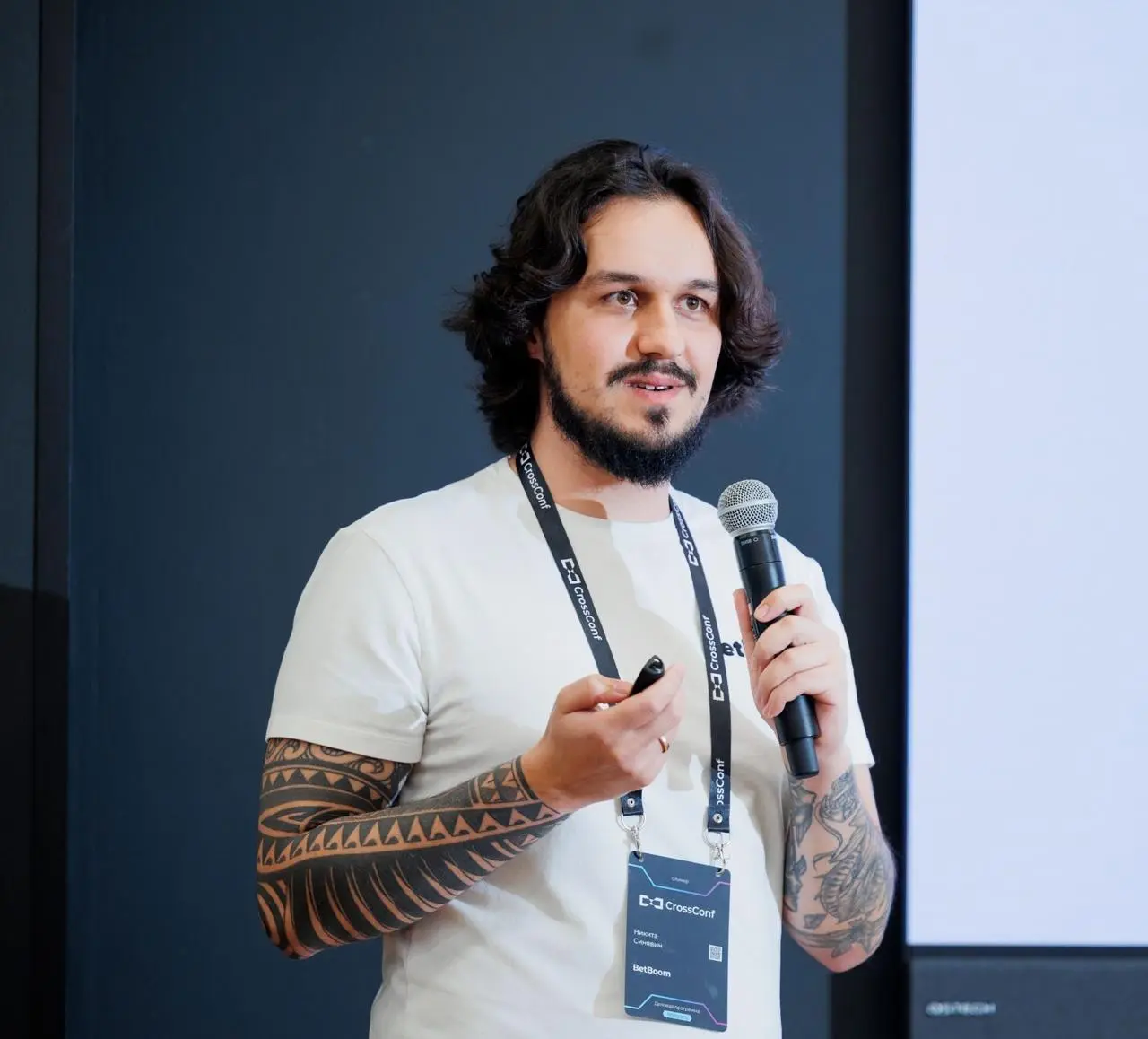 CrossConf 2025 🚀 | Сетка — социальная сеть от hh.ru