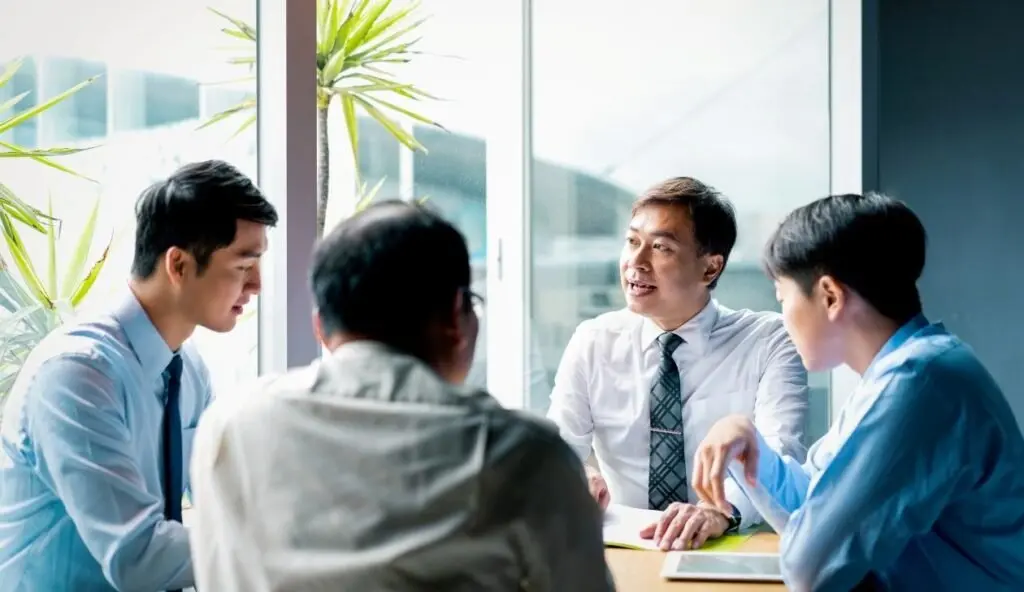 🤖 Как банки становятся «фирмами будущего» с ИИ
Microsoft представил концепцию «фирмы будущего» — банков, где ИИ встроен в каждую операцию | Сетка — социальная сеть от hh.ru