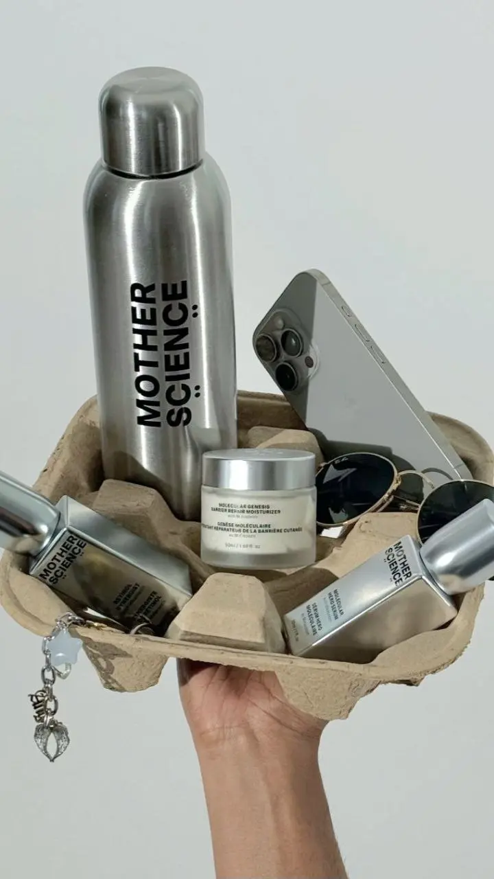 Напишу, конечно, что заложено в этот бренд, но ведь даже уже по этим нескольким фотографиям всё ясно, правда?
Mother Science — биотехнологический косметический бренд, создающий средства нового поколен... | Сетка — социальная сеть от hh.ru