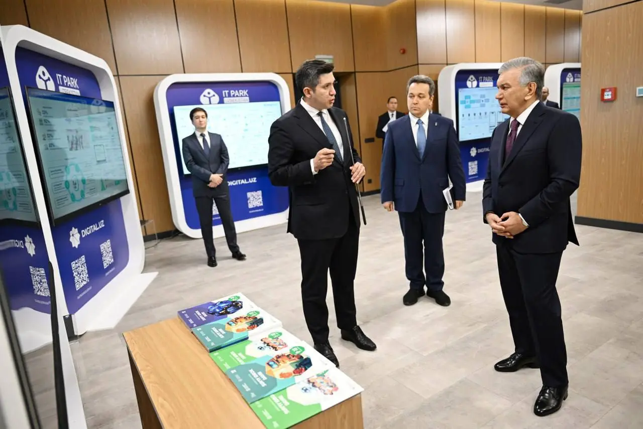 🇺🇿 Узбекистан делает ставку на искусственный интеллект
Сегодня Президенту Узбекистана презентовали несколько новых ИИ-проектов, которые станут частью национальной стратегии цифрового развития | Сетка — социальная сеть от hh.ru