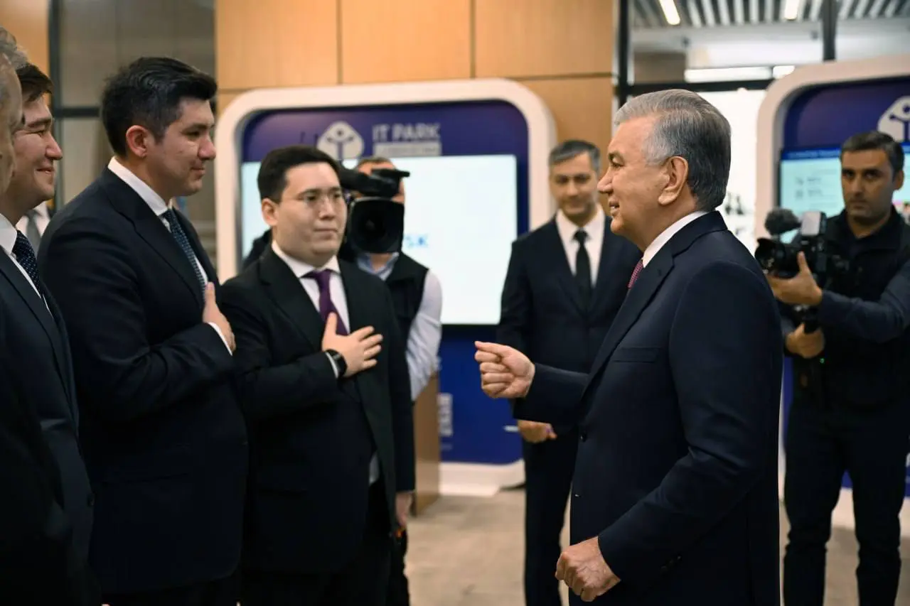 🇺🇿 Узбекистан делает ставку на искусственный интеллект
Сегодня Президенту Узбекистана презентовали несколько новых ИИ-проектов, которые станут частью национальной стратегии цифрового развития | Сетка — социальная сеть от hh.ru