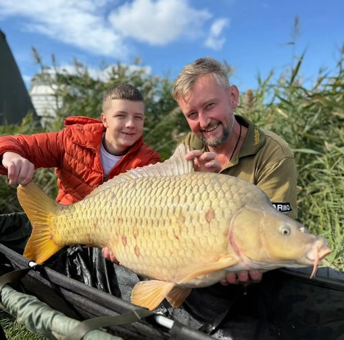 🐠 25-килограммового карпа поймали на Ставрополье
Такой улов был у заведующего нейрохирургическим отделением больницы скорой Орла Павла Бежина | Сетка — социальная сеть от hh.ru