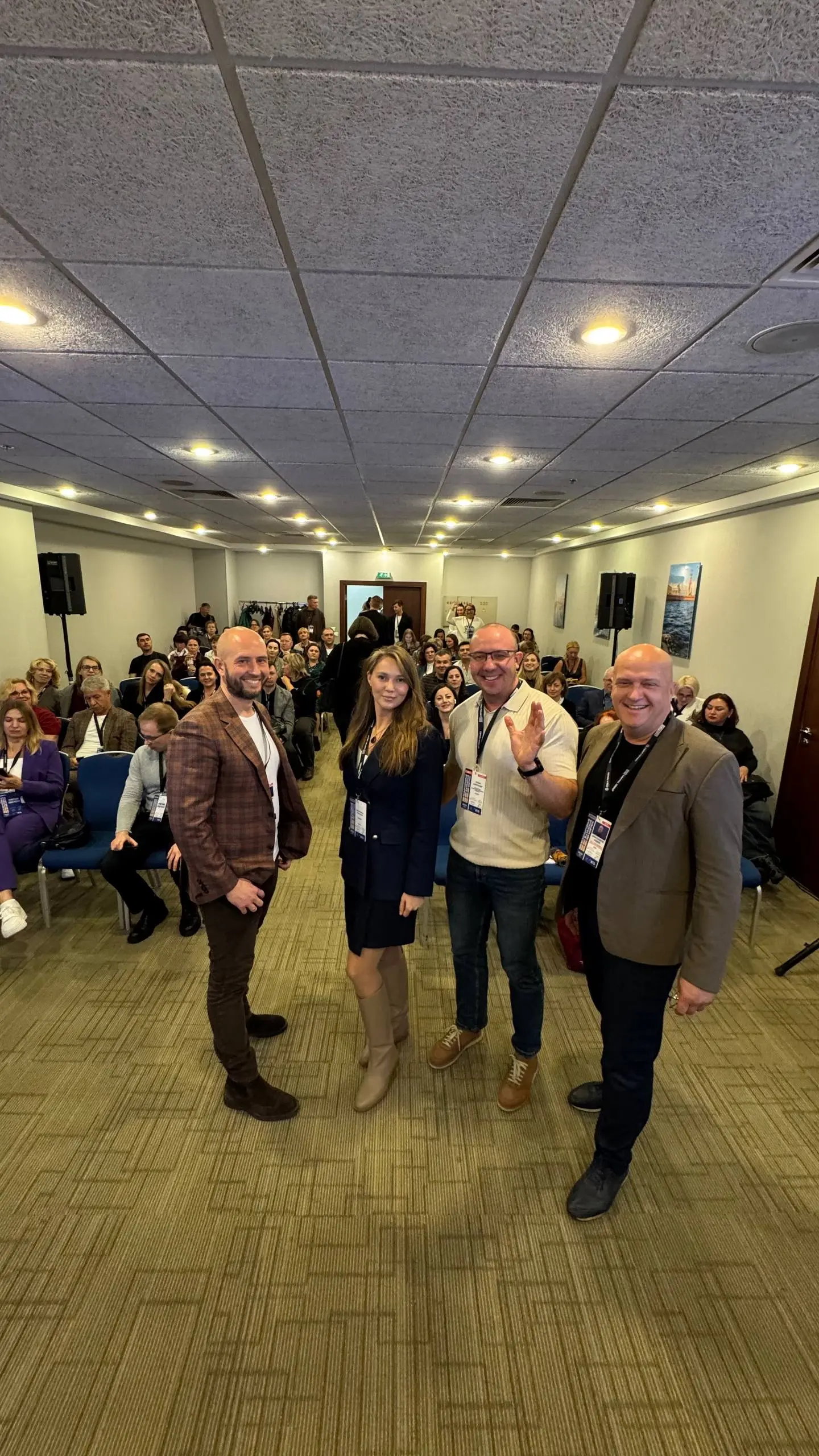 По следам Жилконгресса 💛
Спасибо оргкоманде Конгресса и CREDO, коллегам-организаторам секций, модераторам, волонтёрам, команде Национального центра кадастровых инженеров, партнёрам и спонсорам | Сетка — социальная сеть от hh.ru