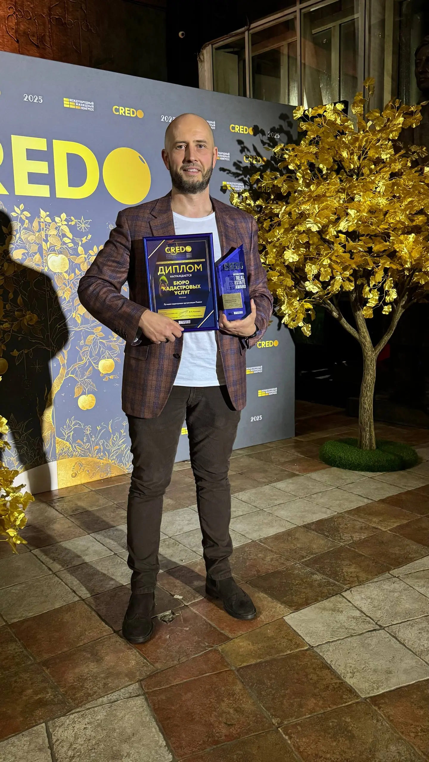 По следам Жилконгресса 💛
Спасибо оргкоманде Конгресса и CREDO, коллегам-организаторам секций, модераторам, волонтёрам, команде Национального центра кадастровых инженеров, партнёрам и спонсорам | Сетка — социальная сеть от hh.ru