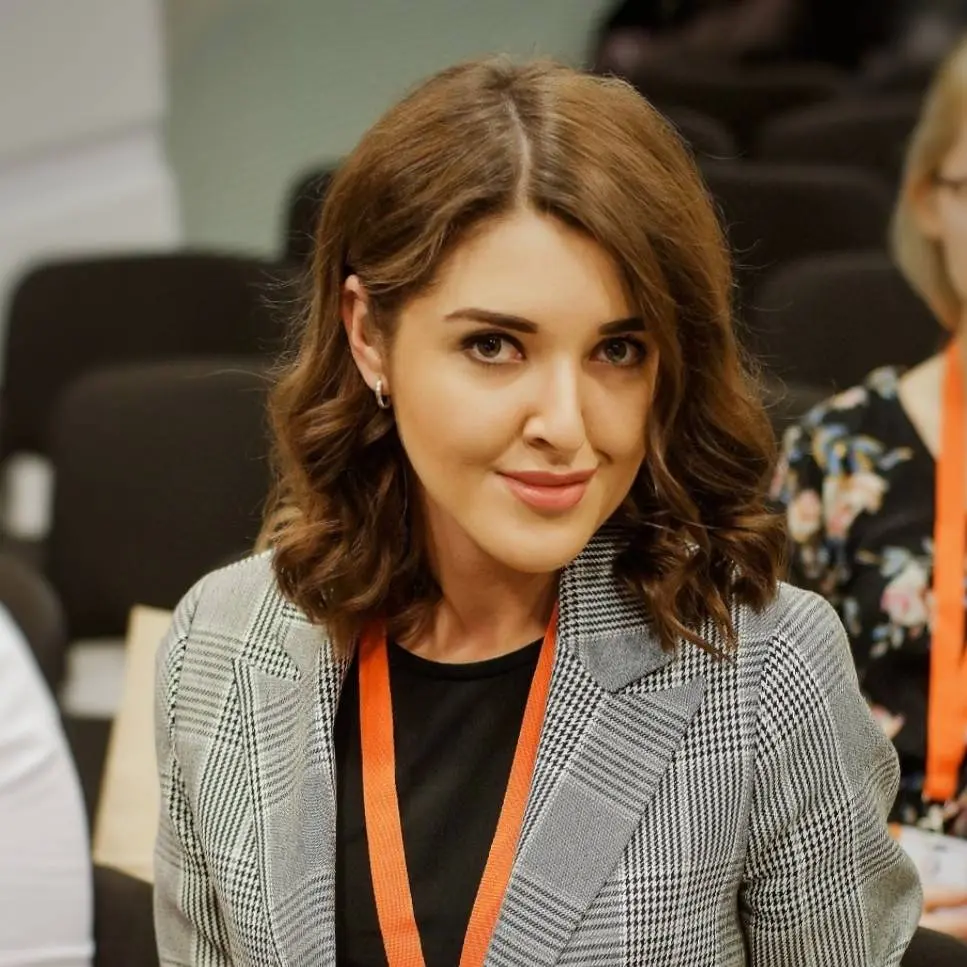 Елена Артамонова