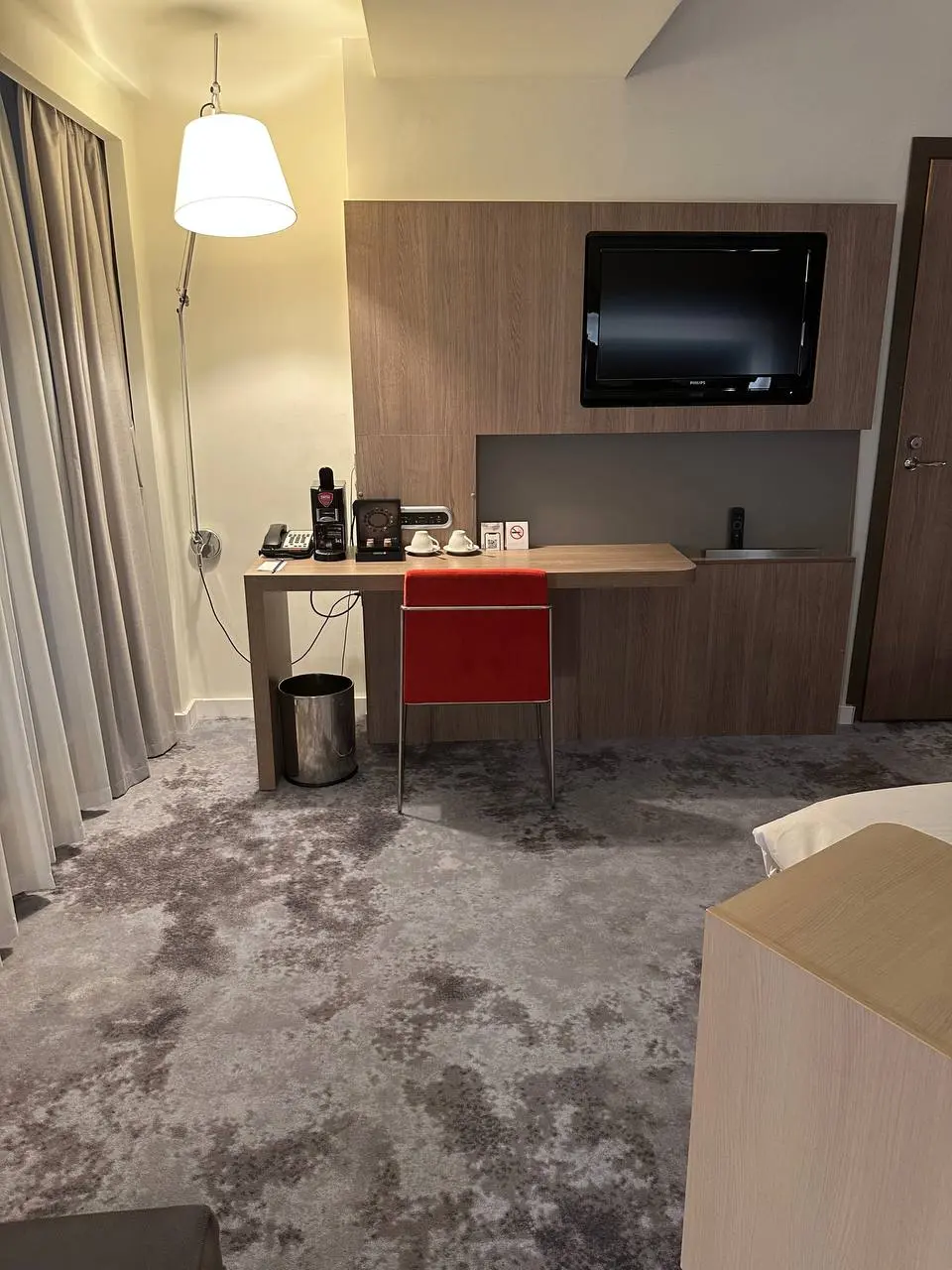 Новотель. Командировка. Обучение для РМ в 🏦.
По старинке фоткаю номер, на фото хуже чем в реальности. Комфортнее чем в Ибисе) | Сетка — социальная сеть от hh.ru