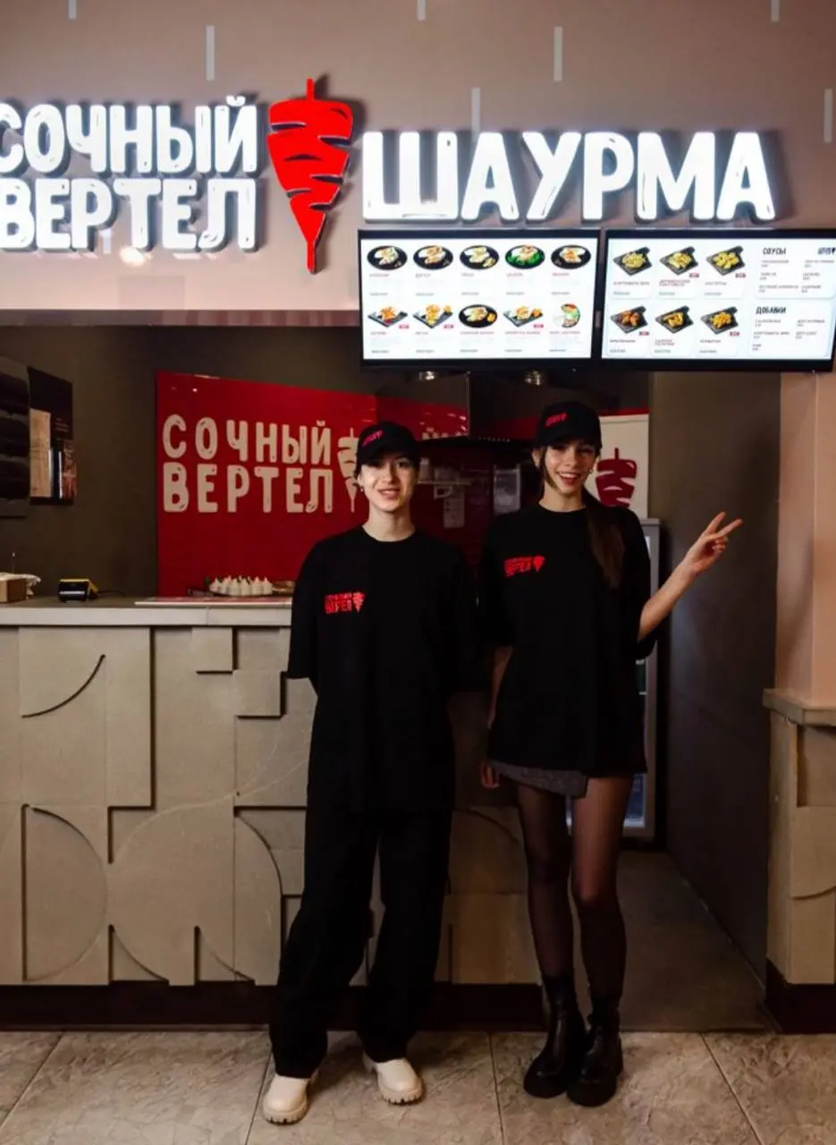 Сеть кафе быстро питания Сочный Вертел ищет себе повара шаурмиста в команду с повышением заработной платы
— 5000₽ - смена
— Приготовление шаурмы и снеков по тех картам
— Уборка рабочего места
— Работа... | Сетка — социальная сеть от hh.ru