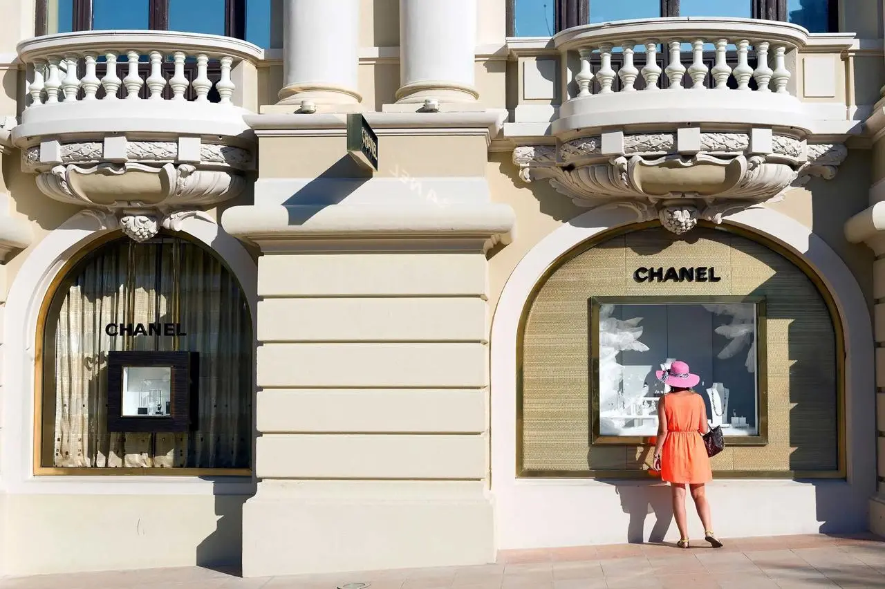 Как продать мечту тем, у кого уже все есть
Аудитория luxury-брендов не ведется на скидки и не ставить себе целью обладать объектом с желанным логотипом | Сетка — социальная сеть от hh.ru