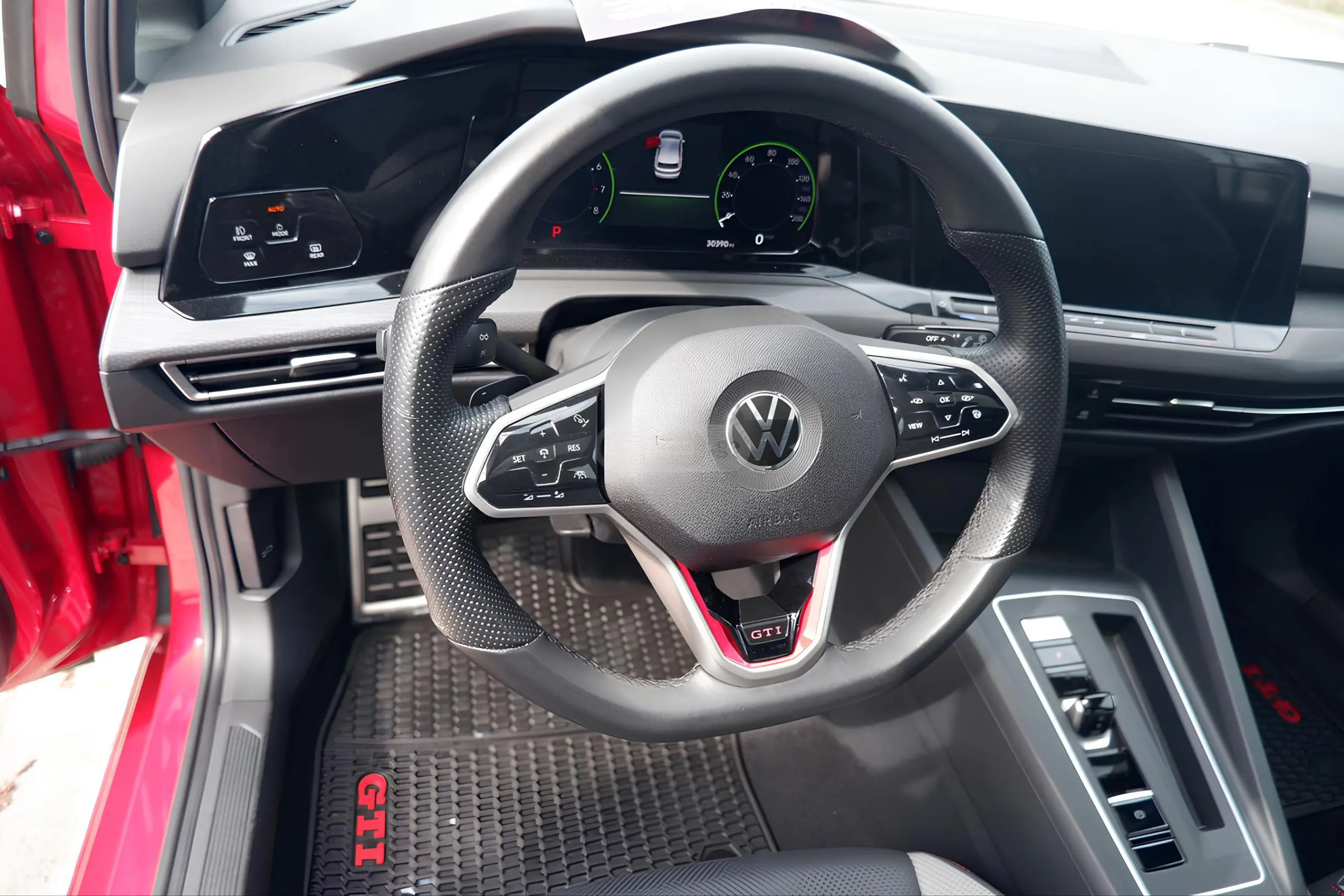 🚘Volkswagen Golf GTI Autobahn
Когда машина орёт “давай ещё!”, а ты вроде взрослый, но не можешь отказать😍
✅ 2022 год (январь)
✅ 48 тыс. км
💪 Бензин 2.0 л, 241 л.с | Сетка — социальная сеть от hh.ru