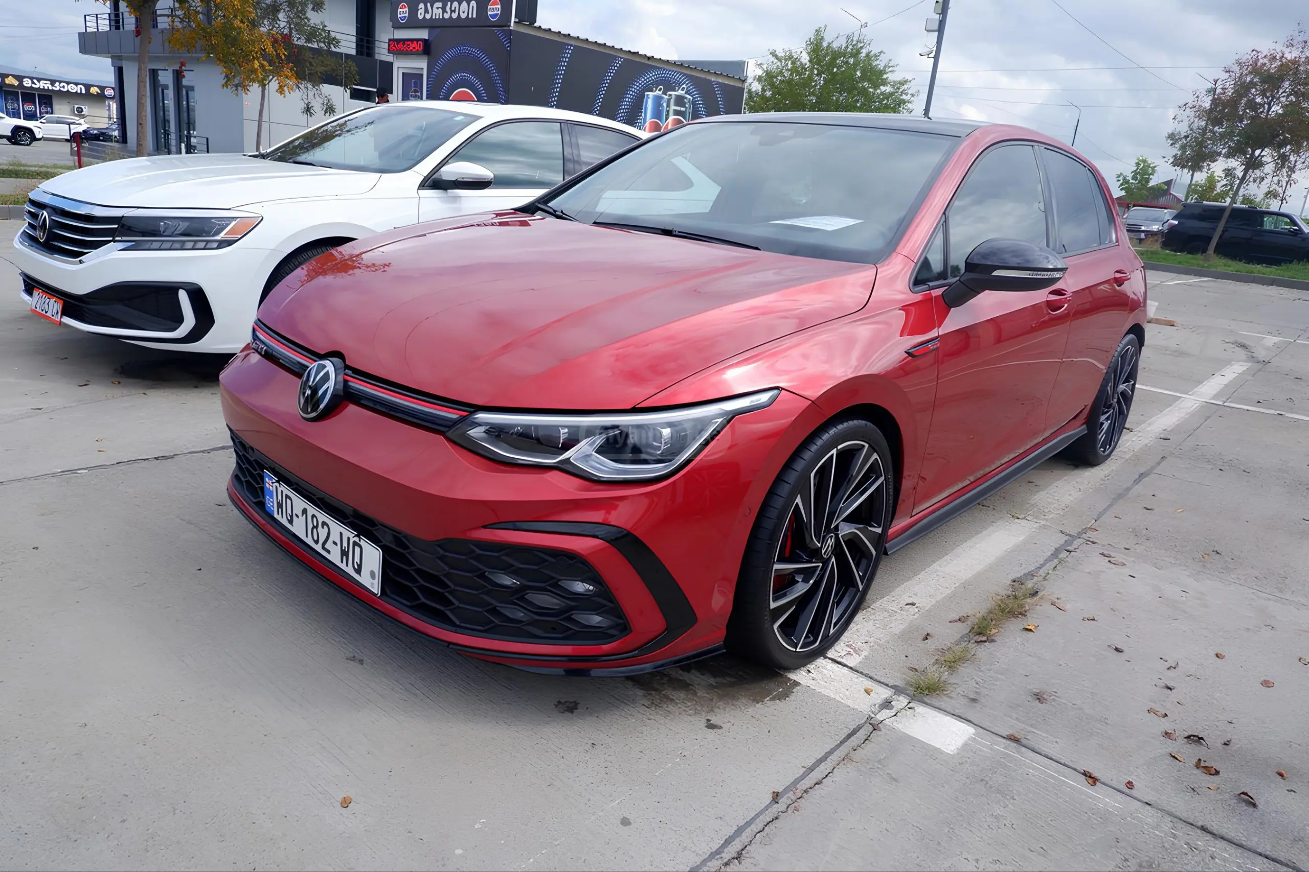 🚘Volkswagen Golf GTI Autobahn
Когда машина орёт “давай ещё!”, а ты вроде взрослый, но не можешь отказать😍
✅ 2022 год (январь)
✅ 48 тыс. км
💪 Бензин 2.0 л, 241 л.с | Сетка — социальная сеть от hh.ru