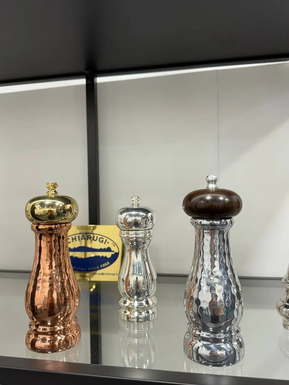 HOST Milano 🇮🇹
Мельницы Chiarugi — уже 73 года создаются вручную во Флоренции⚜️
Флорентийская традиция wood painting и современный дизайн.
Посолить из Пиноккио? Очень даже можно 👌 | Сетка — социальная сеть от hh.ru