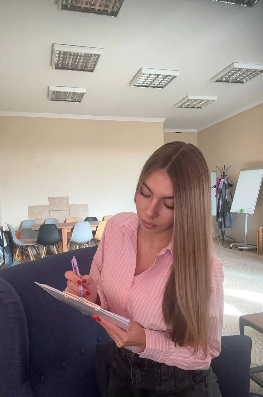 🙌Пора знакомиться!
Меня зовут Токарева Дарья, и я клинический #психолог | Сетка — социальная сеть от hh.ru