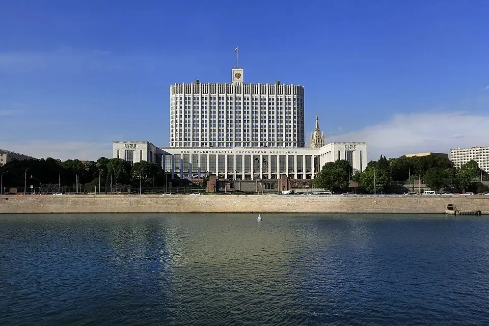 Рост зарплаты, МРОТ, прожиточного минимума и социальных выплат в 2026 году. В нашем материале разбираем, как проект федерального бюджета повлияет на доходы россиян и рынок труда | Сетка — социальная сеть от hh.ru