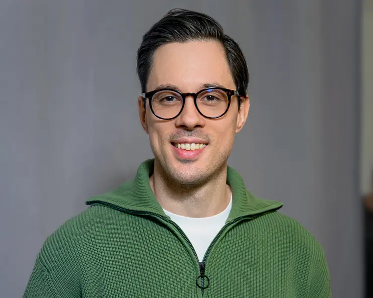 Привет! Меня зовут Максим Сарапин. В своём основном блоге я много говорю о продажах и управлении | Сетка — социальная сеть от hh.ru