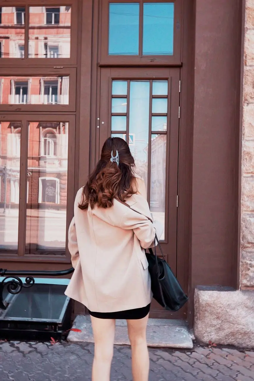 Как сделать фото в стиле пленки за 1 минуту? 📸
Нам понадобится только приложение Dazz Cam
🎞️Нажав в приложении на значок камеры снизу справа, можно поменять камеру, тем самым поменять эффект
Можно дел... | Сетка — социальная сеть от hh.ru