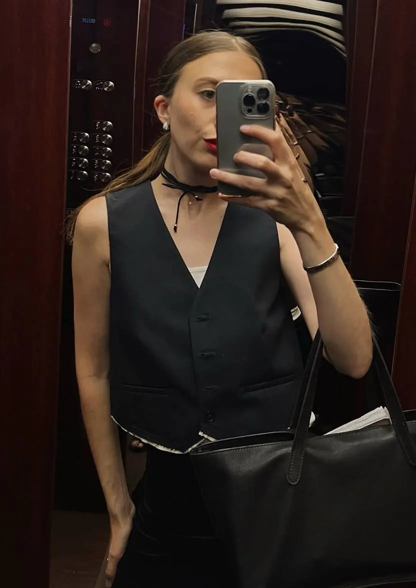 Как правильно составить ленту и НАДО ЛИ ЕЕ СОСТАВЛЯТЬ?🤷🏼‍♀️
1️⃣Когда я веду коммерческие аккаунты, например, аккаунт отеля, салона и тд, то да, я составляю ленту на 9 постов | Сетка — социальная сеть от hh.ru