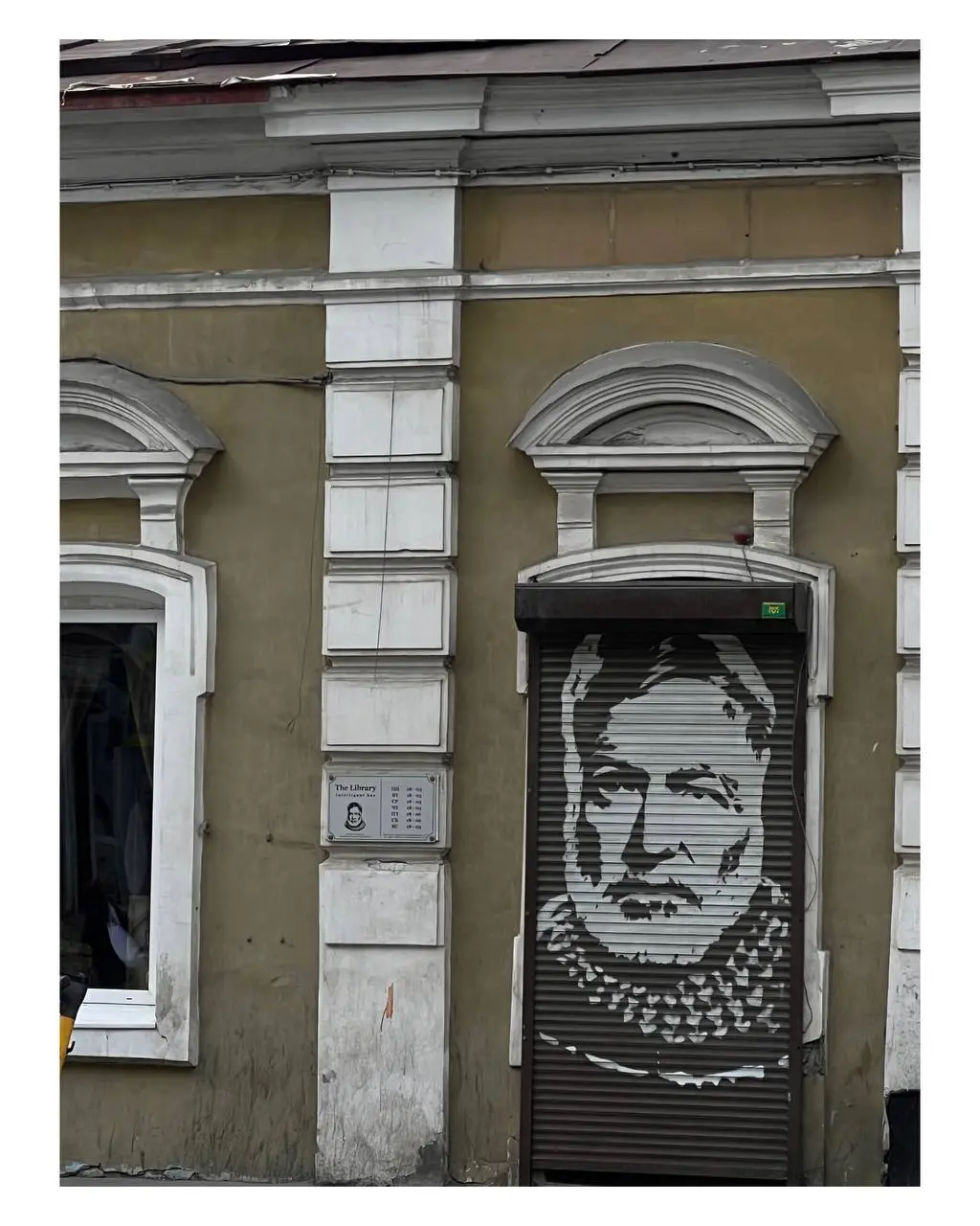 📍РУБРИКА «ЧТО Я ВИЖУ, А ЧТО Я БЕРУ В КАДР»
Эстетика кадра во многом зависит от ракурса! Поэтому подготовила примеры для тренировки насмотренности🩷 | Сетка — социальная сеть от hh.ru