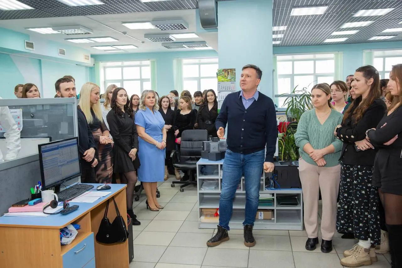 Почему мы любим жаловаться на работу (и это нормально) 🫣
Сколько раз вы слышали (или сами говорили): устала, когда уже отпуск, опять делать отчеты…
Кажется, будто жалобы — это признак того, что челове... | Сетка — социальная сеть от hh.ru