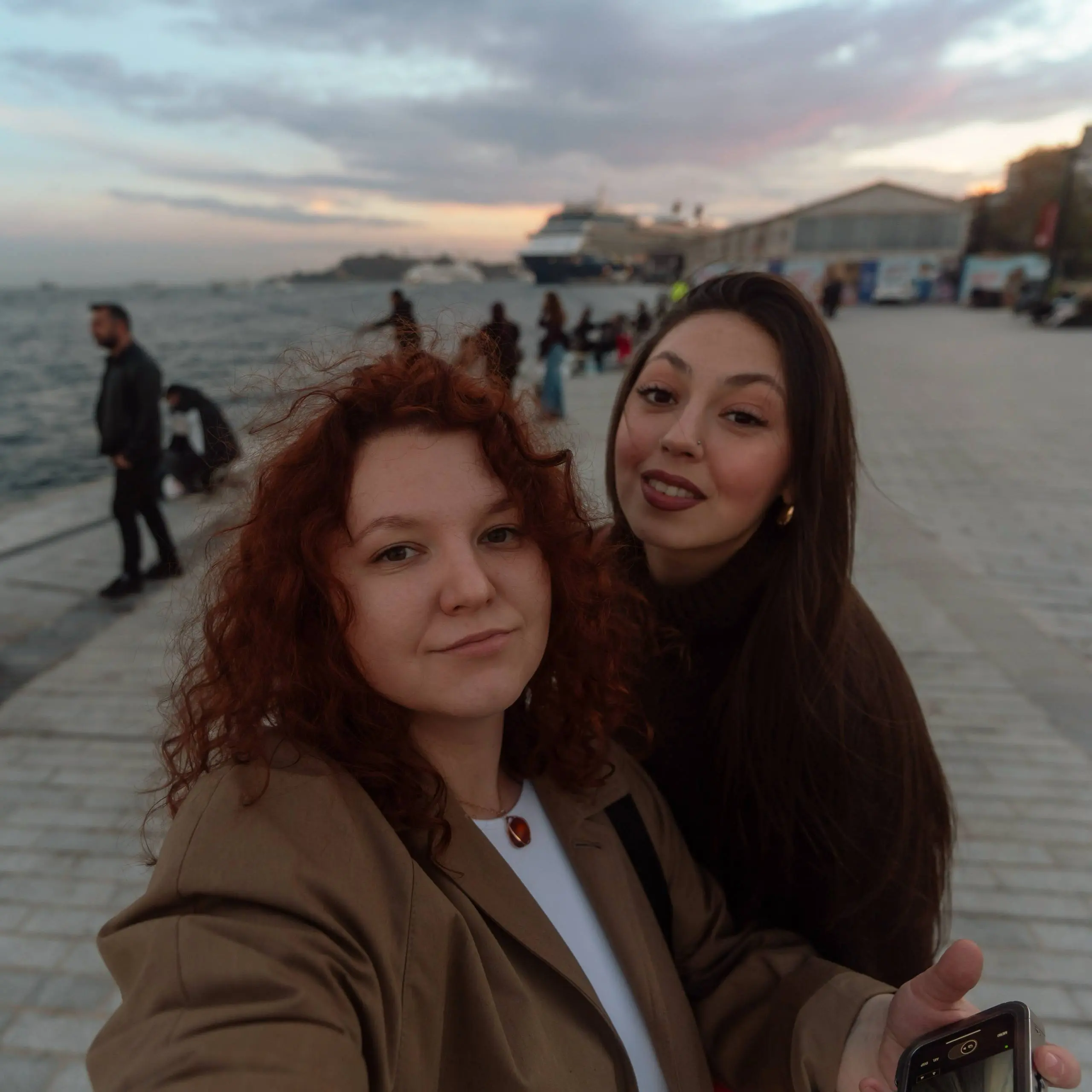 Сроооочно ставьте нам лайки, а мы пошли спать
Partner in crime ❤️ | Сетка — социальная сеть от hh.ru