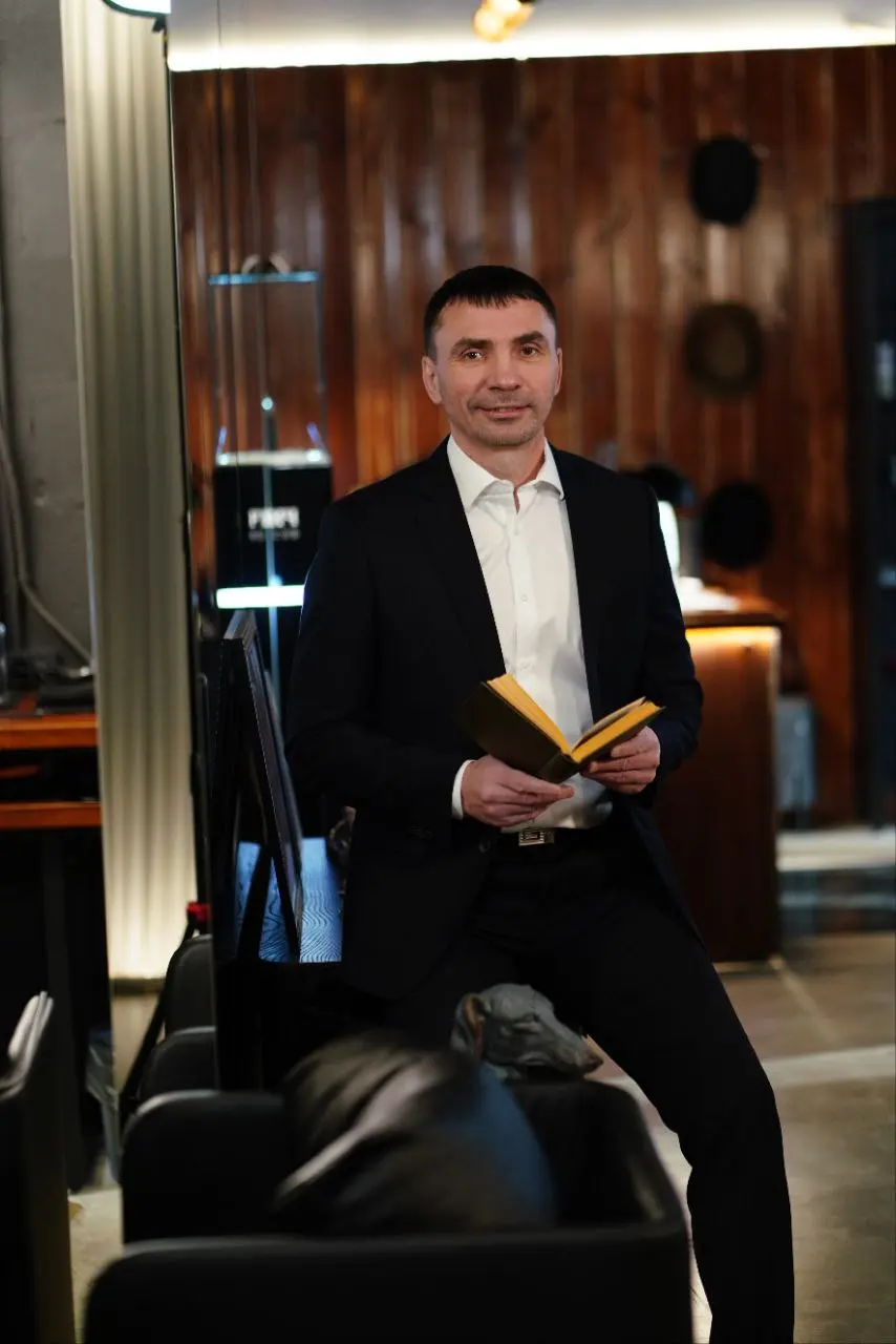 «Моя самая большая ошибка — я не начал инвестировать раньше.»
— Уоррен Баффет
➡️ Баффет стал миллиардером не потому, что делал что-то сверхъестественное. Он просто начал рано | Сетка — социальная сеть от hh.ru