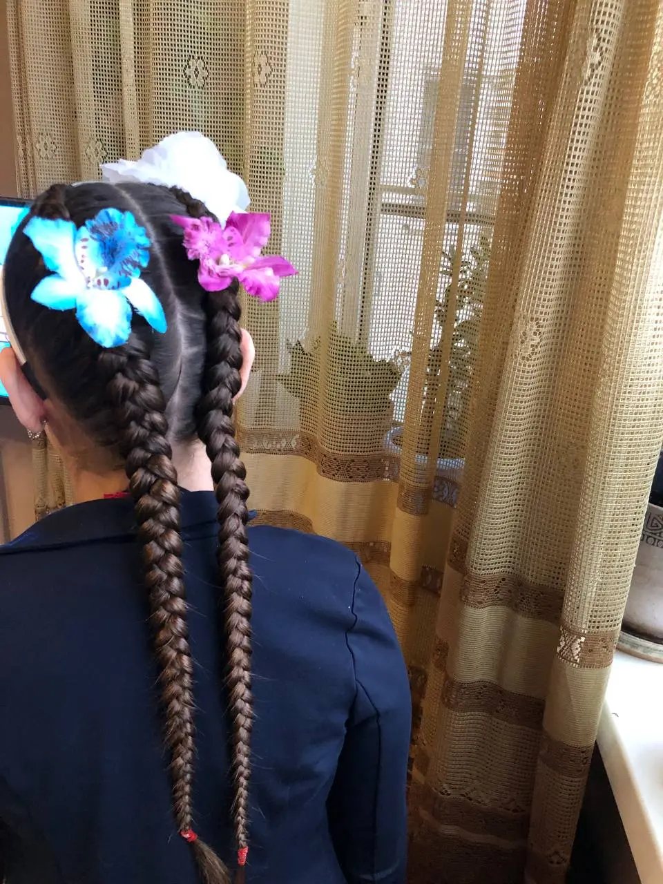 Собрались на «Праздник осени»😌 косички из своих волос.
Ох уж эти детские праздники😆 я бы пошла на ☕️ чаепитие | Сетка — социальная сеть от hh.ru