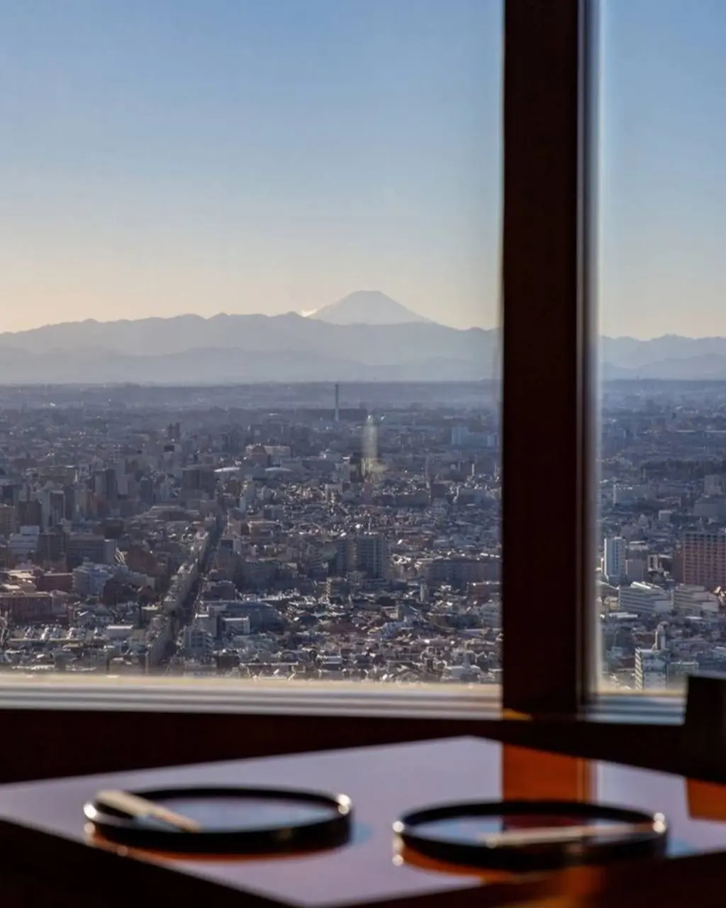 В отеле Park Hyatt Tokyo, известном за пределами Японии в частности по фильму Софии Копполы «Трудностей перевода», наконец завершается реконструкцию. Открытие запланировано 9 декабря этого года. | Сетка — социальная сеть от hh.ru