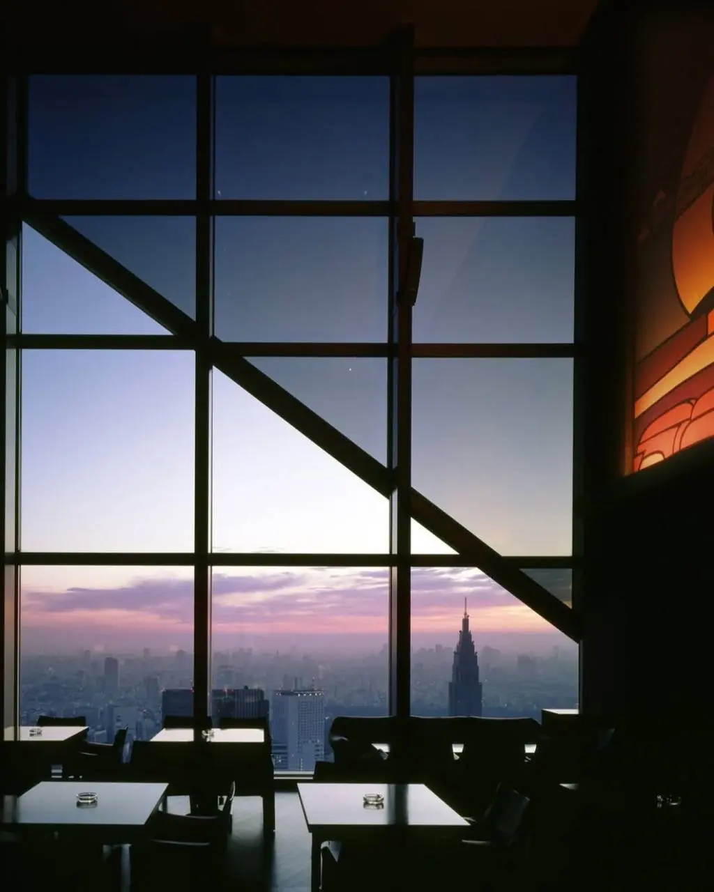 В отеле Park Hyatt Tokyo, известном за пределами Японии в частности по фильму Софии Копполы «Трудностей перевода», наконец завершается реконструкцию. Открытие запланировано 9 декабря этого года. | Сетка — социальная сеть от hh.ru