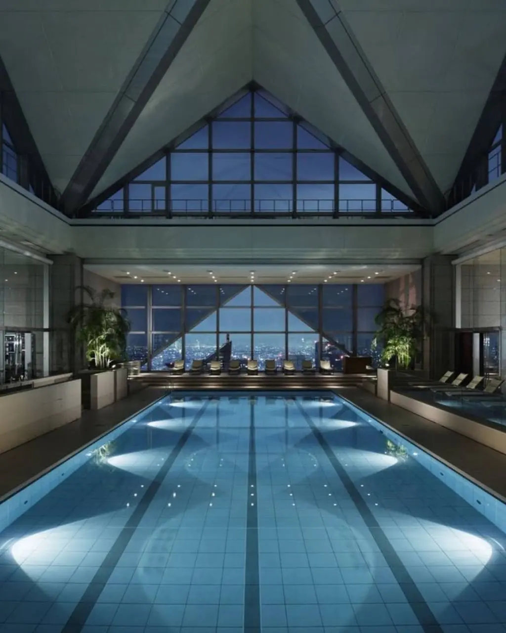 В отеле Park Hyatt Tokyo, известном за пределами Японии в частности по фильму Софии Копполы «Трудностей перевода», наконец завершается реконструкцию. Открытие запланировано 9 декабря этого года. | Сетка — социальная сеть от hh.ru