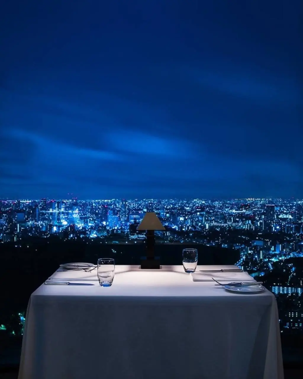 В отеле Park Hyatt Tokyo, известном за пределами Японии в частности по фильму Софии Копполы «Трудностей перевода», наконец завершается реконструкцию. Открытие запланировано 9 декабря этого года. | Сетка — социальная сеть от hh.ru