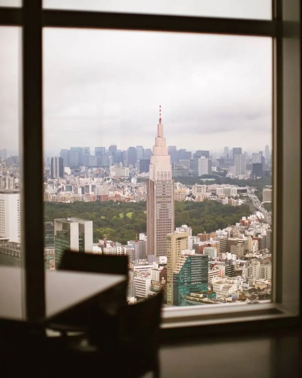 В отеле Park Hyatt Tokyo, известном за пределами Японии в частности по фильму Софии Копполы «Трудностей перевода», наконец завершается реконструкцию. Открытие запланировано 9 декабря этого года. | Сетка — социальная сеть от hh.ru