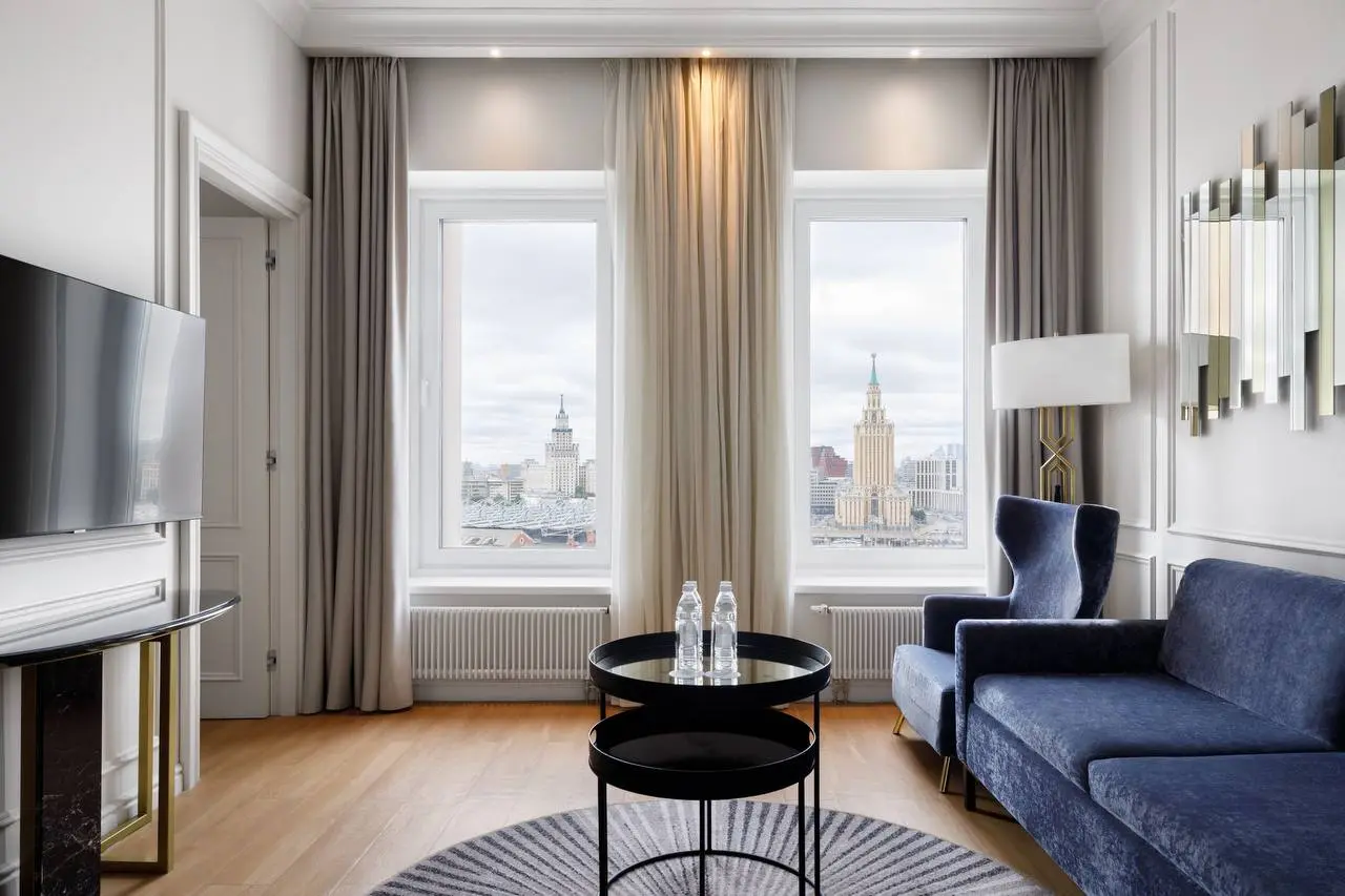 Moscow Marriott Imperial Plaza: Официальный Партнёр проекта «Лица Российской MICE индустрии 2025»
Москва — город, в котором энергия мегаполиса сочетается с вниманием к деталям | Сетка — социальная сеть от hh.ru