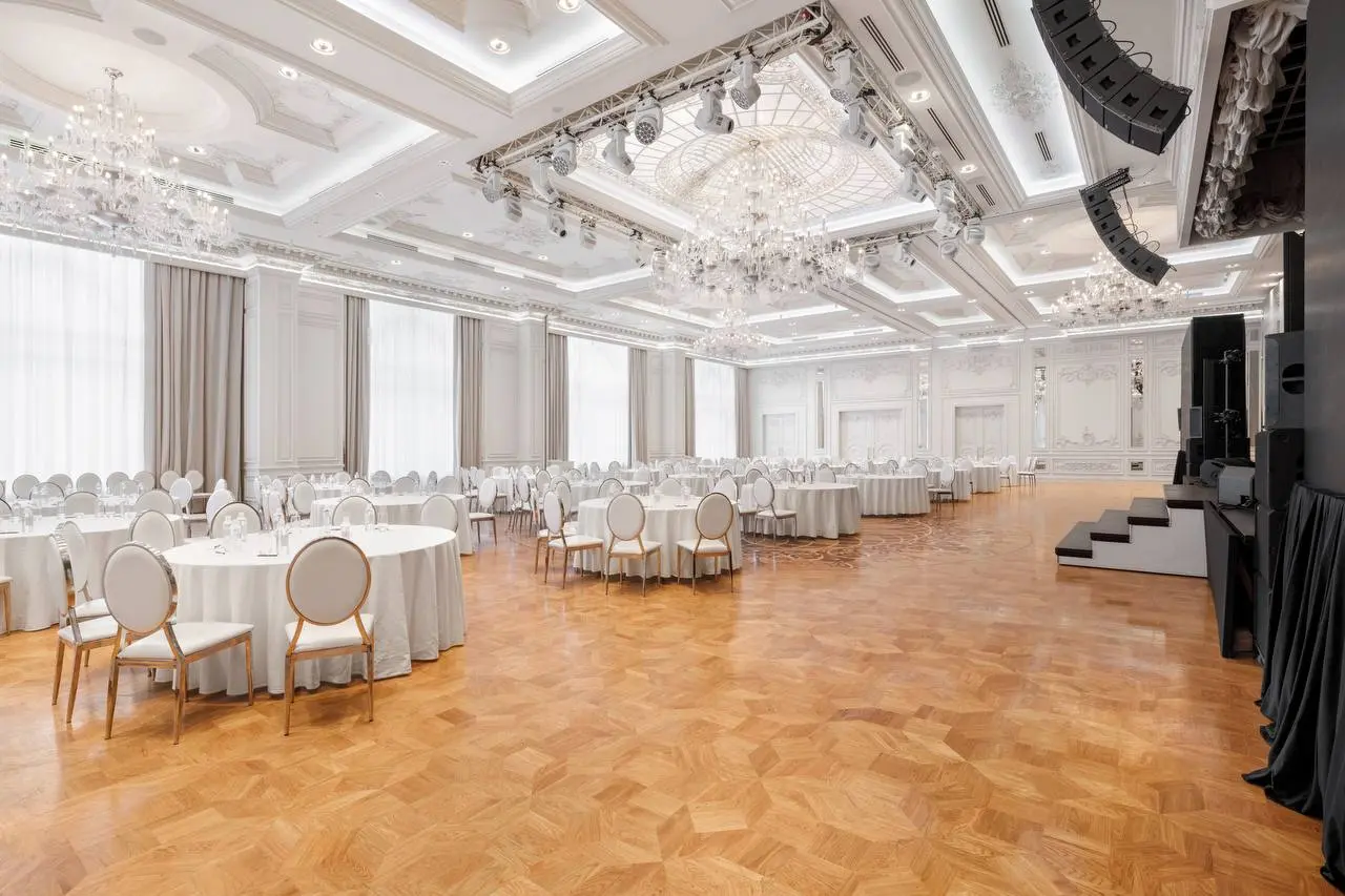 Moscow Marriott Imperial Plaza: Официальный Партнёр проекта «Лица Российской MICE индустрии 2025»
Москва — город, в котором энергия мегаполиса сочетается с вниманием к деталям | Сетка — социальная сеть от hh.ru