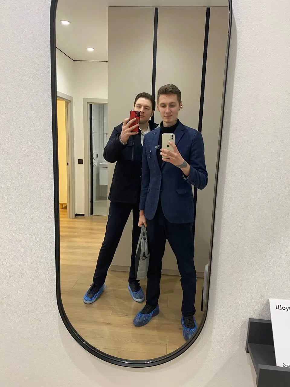 Ну и как де без фотосесси на брокер-туре.
Я конечно дико извиняюсь, но было так интересно, что забыл сделать видео рассказ о всех трех ЖК, если кому интересно со всеми вопросиками в чат или в лс)))❤️ | Сетка — социальная сеть от hh.ru