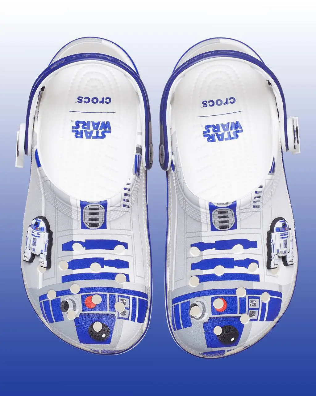 Вау, Crocs в виде головы Дарта Вейдера появились в коллабе со Star Wars. Также в коллекции есть кроксы в виде R2D2. Прайс у зловещей обуви — 90 долларов, а у робото-обуви — 80 долларов | Сетка — социальная сеть от hh.ru