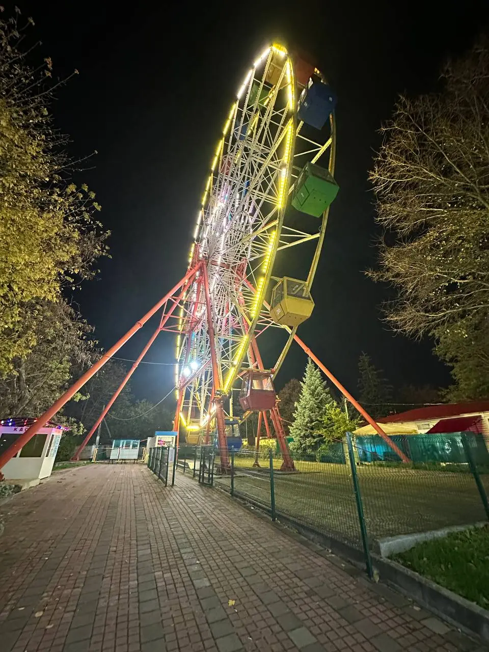 🎡 Колесо обозрения в центральном парке
📸 От подписчика
📲 Что-то на Ставропольском в MAX | Сетка — социальная сеть от hh.ru