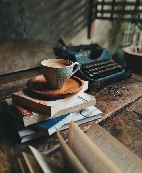 Книжная суббота
Хочу поделиться с вами вот каким наблюдением. В мире нон-фикшен и бизнес литературы очень часто достаточно прочесть одну, самую первую, книгу автора | Сетка — социальная сеть от hh.ru