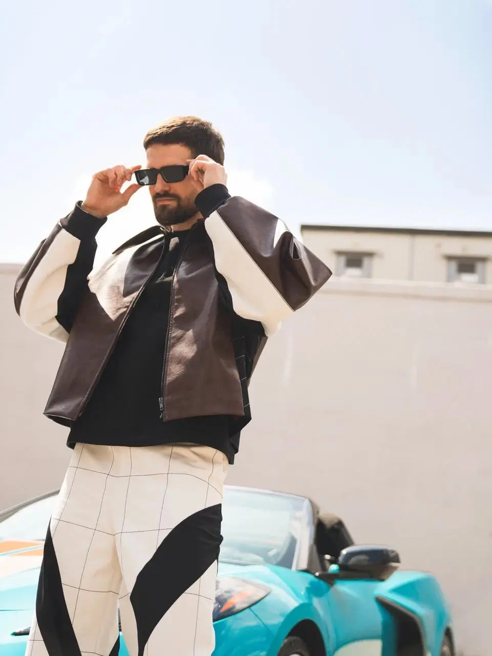 История о том, как я стал fashion-моделью
Год назад мне предложили поучаствовать в дипломном проекте выпускника ВШЭ по направлению мода и дизайн в качестве модели | Сетка — социальная сеть от hh.ru