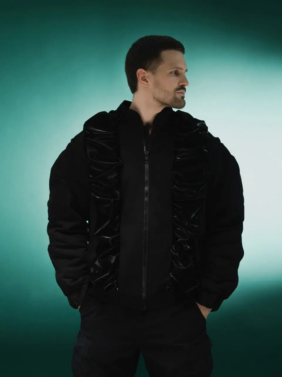 История о том, как я стал fashion-моделью
Год назад мне предложили поучаствовать в дипломном проекте выпускника ВШЭ по направлению мода и дизайн в качестве модели | Сетка — социальная сеть от hh.ru