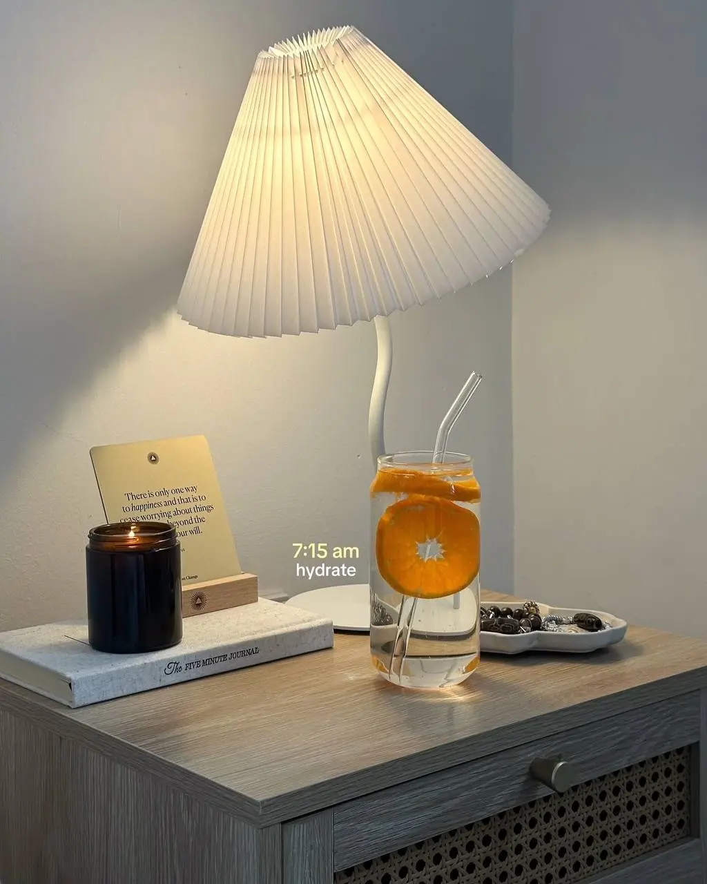 Доброе утро! Прекрасная дама! Небольшое напоминание тебе:
«Влюбись.
Не обязательно в человека.
Влюбись в музыку или искусство.
В танцы в темноте или в поездки на машине в час ночи.
В запах цветов | Сетка — социальная сеть от hh.ru