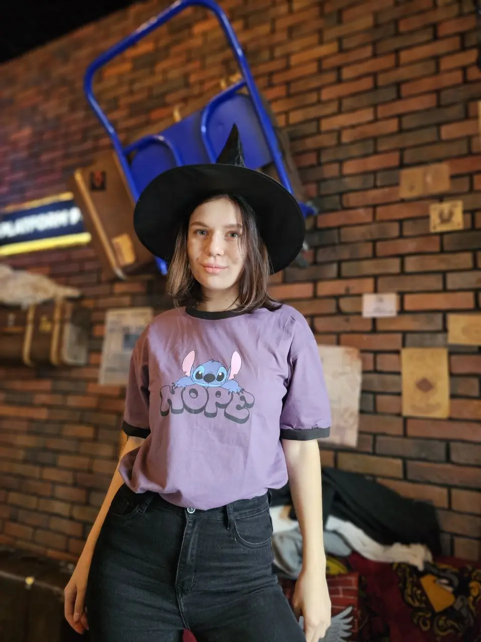 Ездили с подругами в кафешку по Гарри Поттеру 🪄🧙‍♀
вайб прикольный, ловите фотки | Сетка — социальная сеть от hh.ru