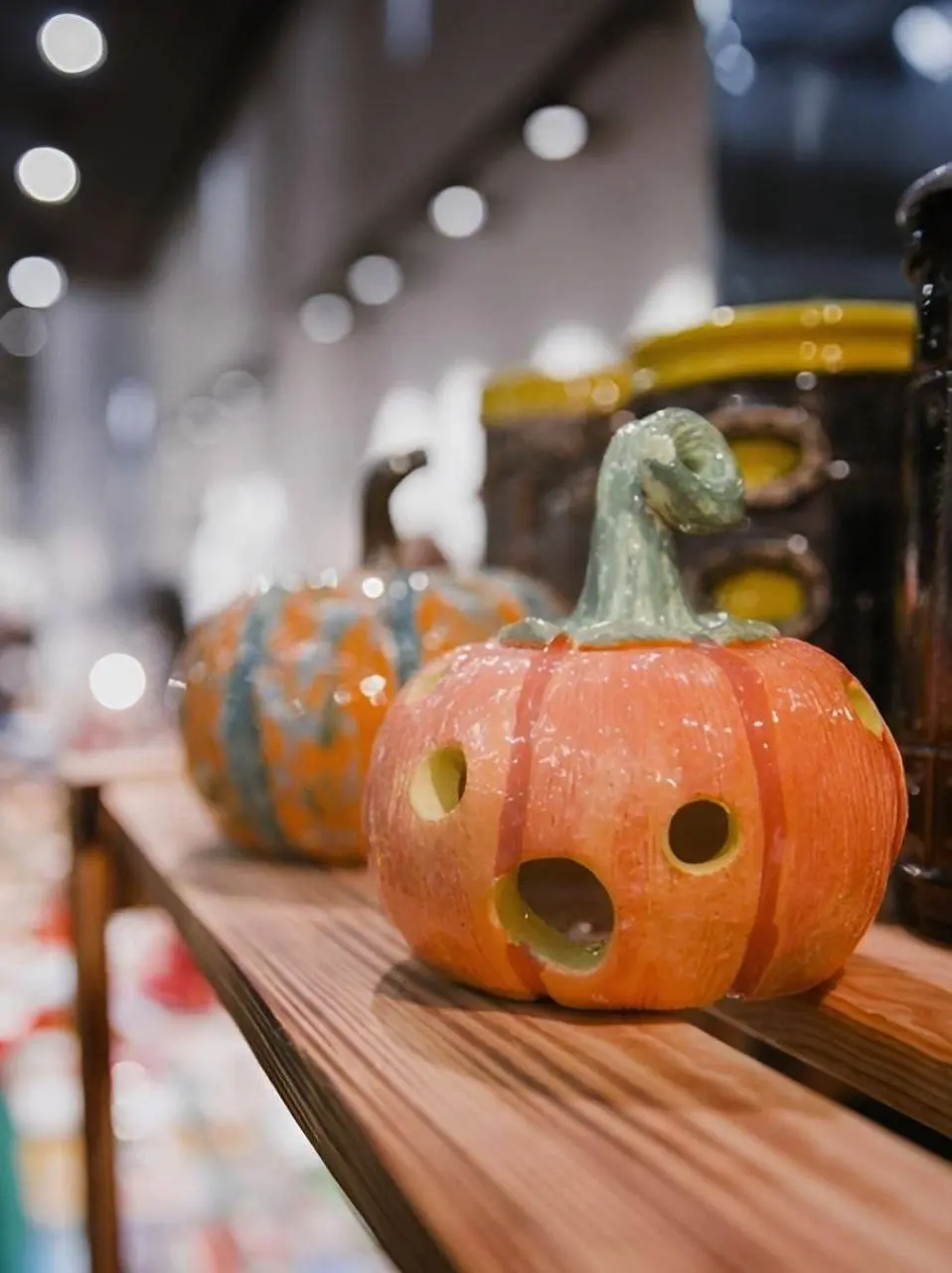 🎃Фестиваль «Тыквы и коты»
2 ноября 11:00-19:00
На благотворительном фестивале «Тыквы и коты» можно не только насладиться атмосферой уюта, но и поддержать бездомных животных | Сетка — социальная сеть от hh.ru