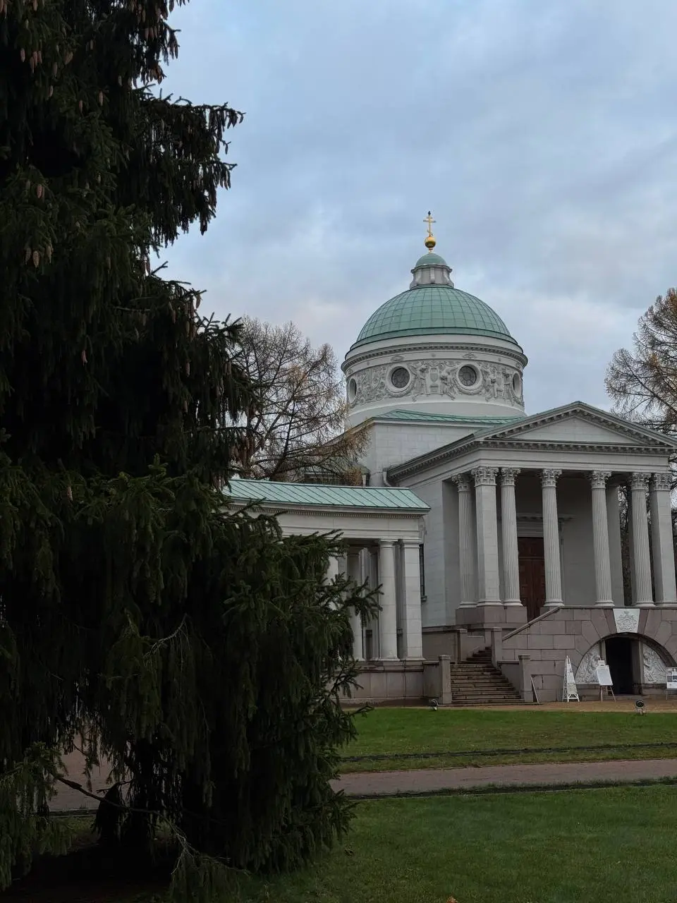 Сожалею, что за 11 лет жизни в Москве, я открыла для себя это место только в этом году 💔
Рубрика Кати
Для восполнения энергии, воскресенье снова провожу на прогулке вдали от суеты города | Сетка — социальная сеть от hh.ru
